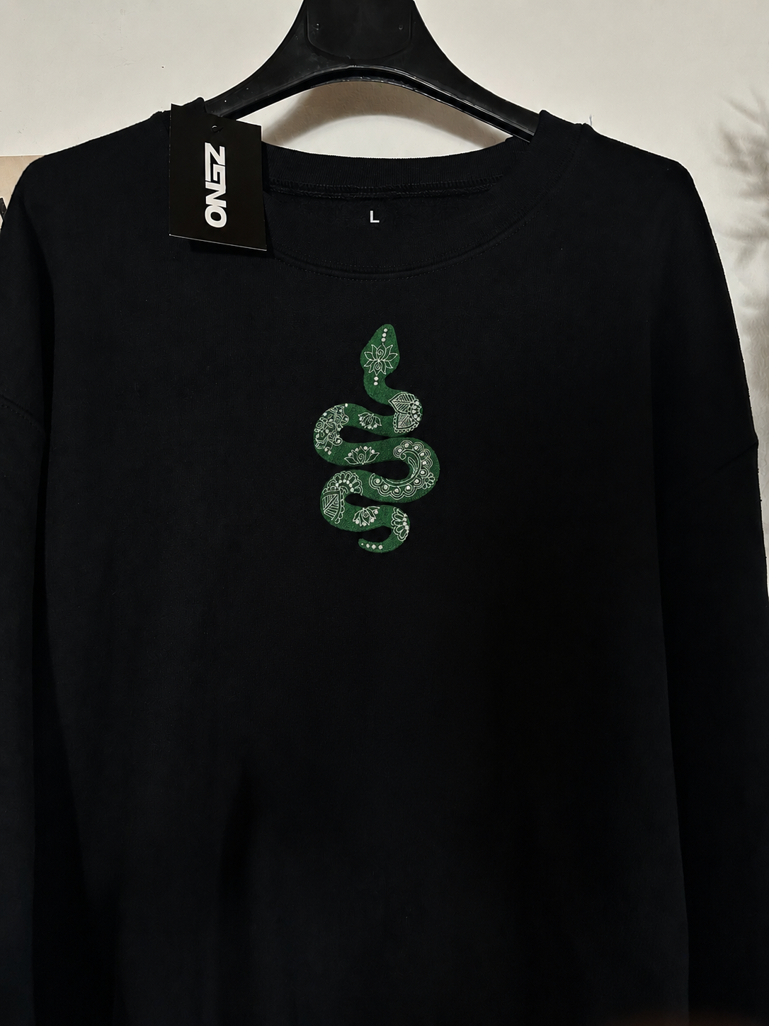 Felpa premium con ricamo "Serpente"