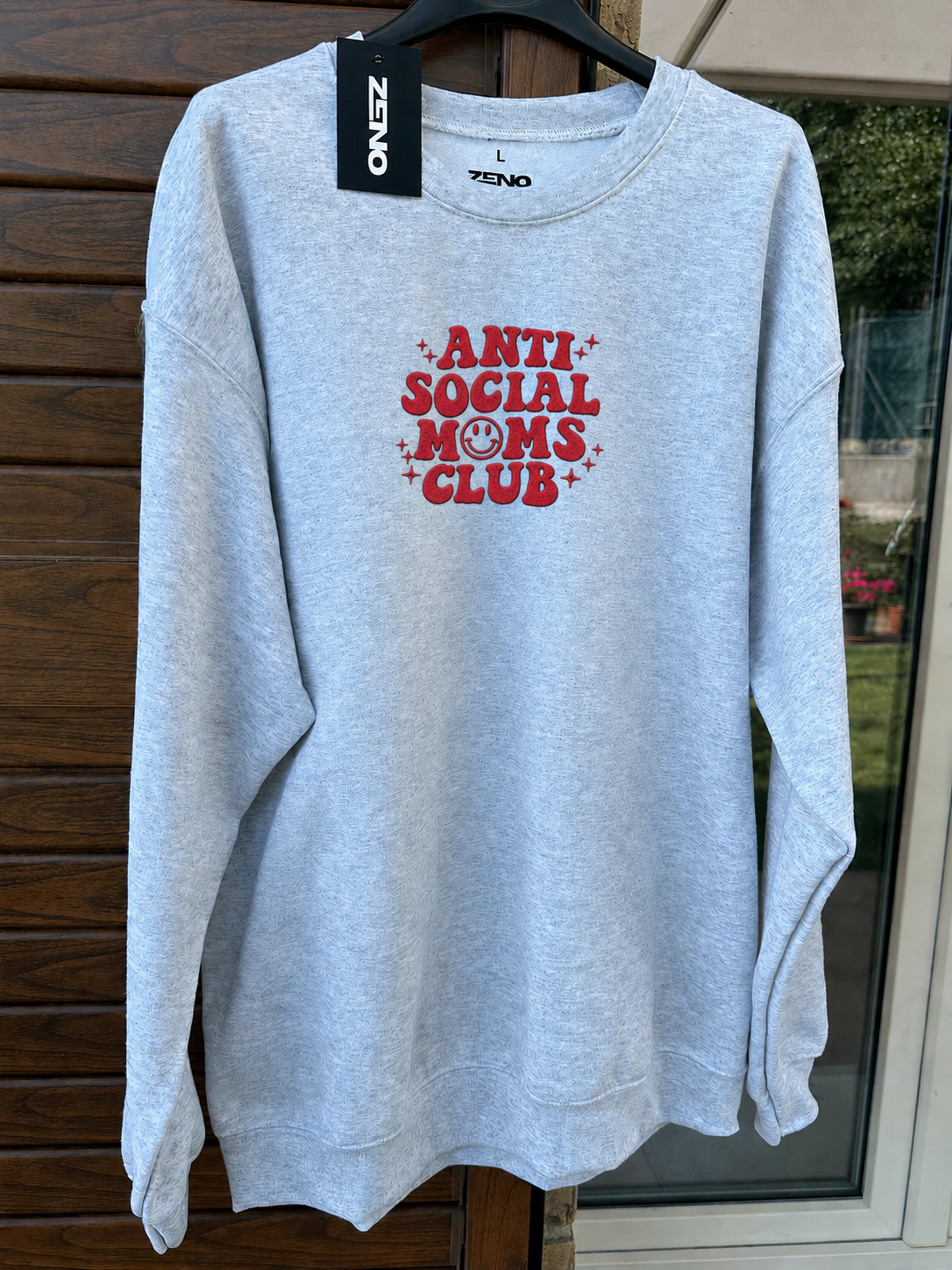 Felpa premium con ricamo "Antisocial"