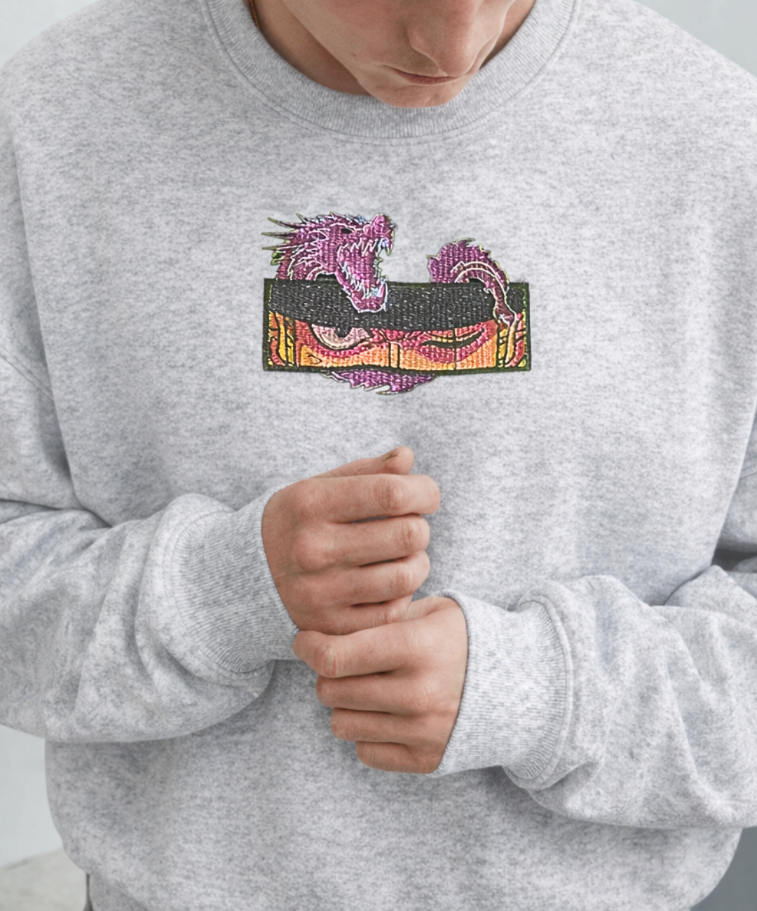 Felpa premium con ricamo "Zoro e drago"