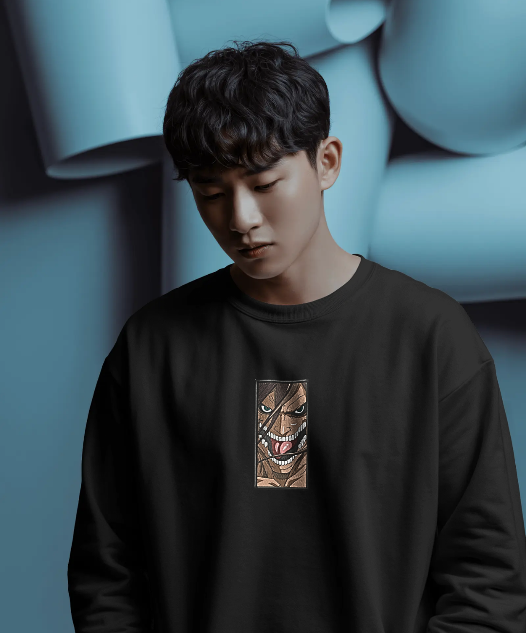 Felpa premium con ricamo "attack on titan"