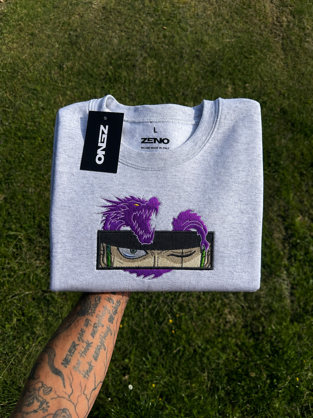 Felpa premium con ricamo "Zoro e drago"