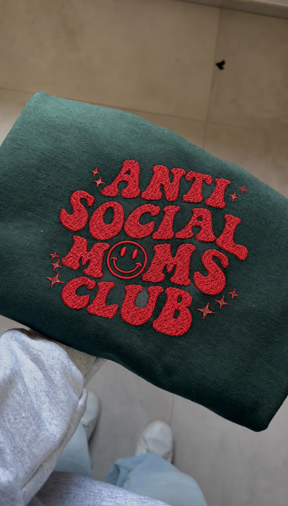 Felpa premium con ricamo "Antisocial"