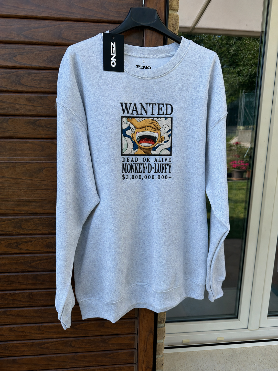 Felpa premium con ricamo "luffy wanted"