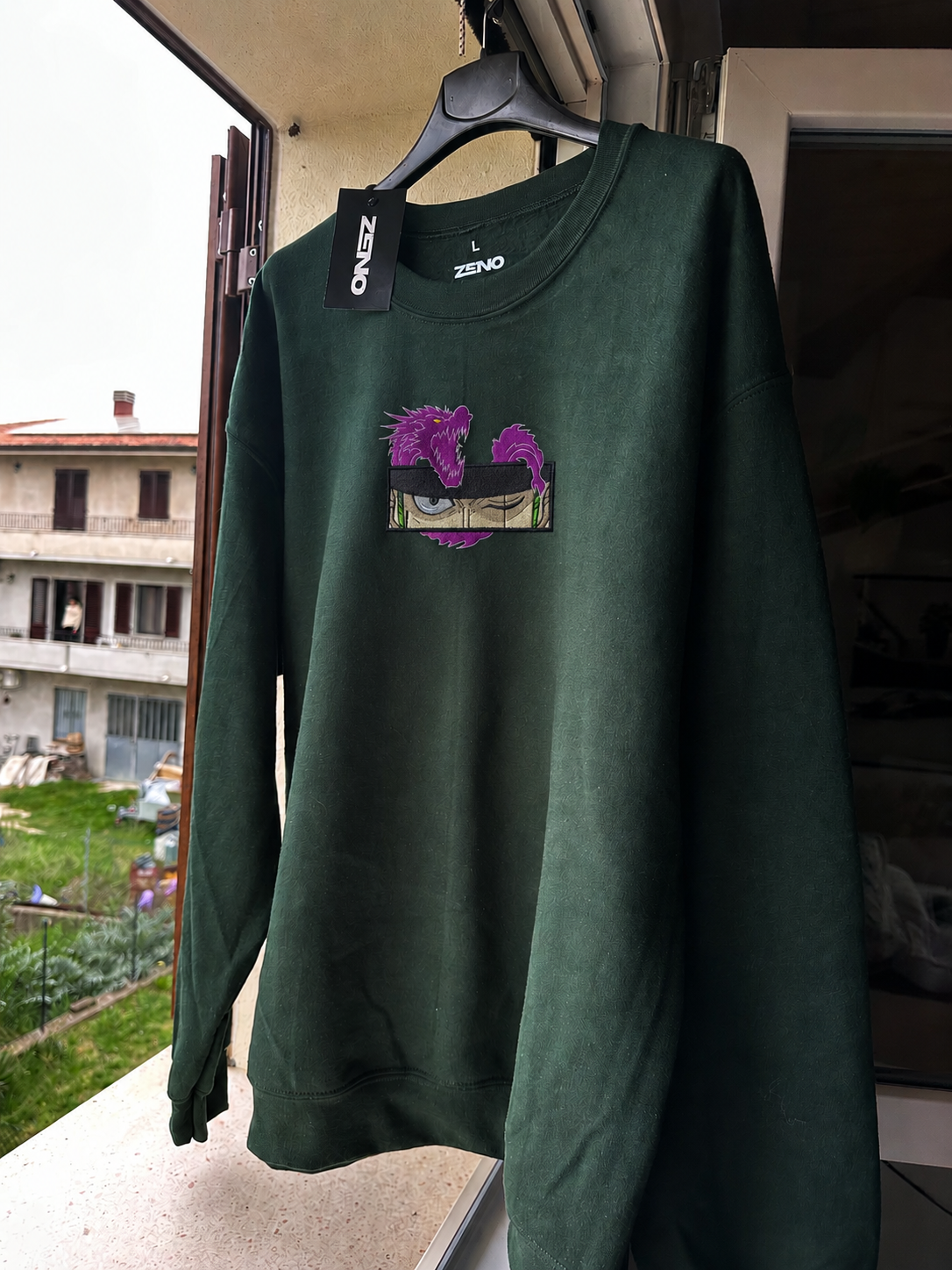 Felpa premium con ricamo "Zoro e drago"