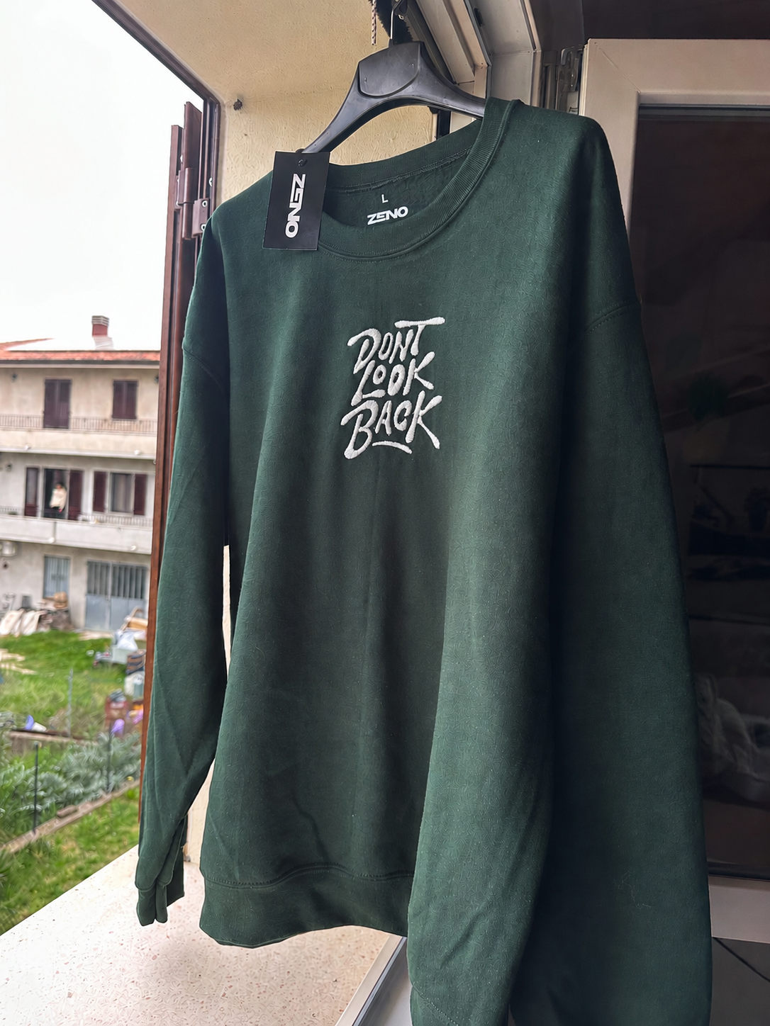 Felpa Premium con ricamo "Dont Look Back"