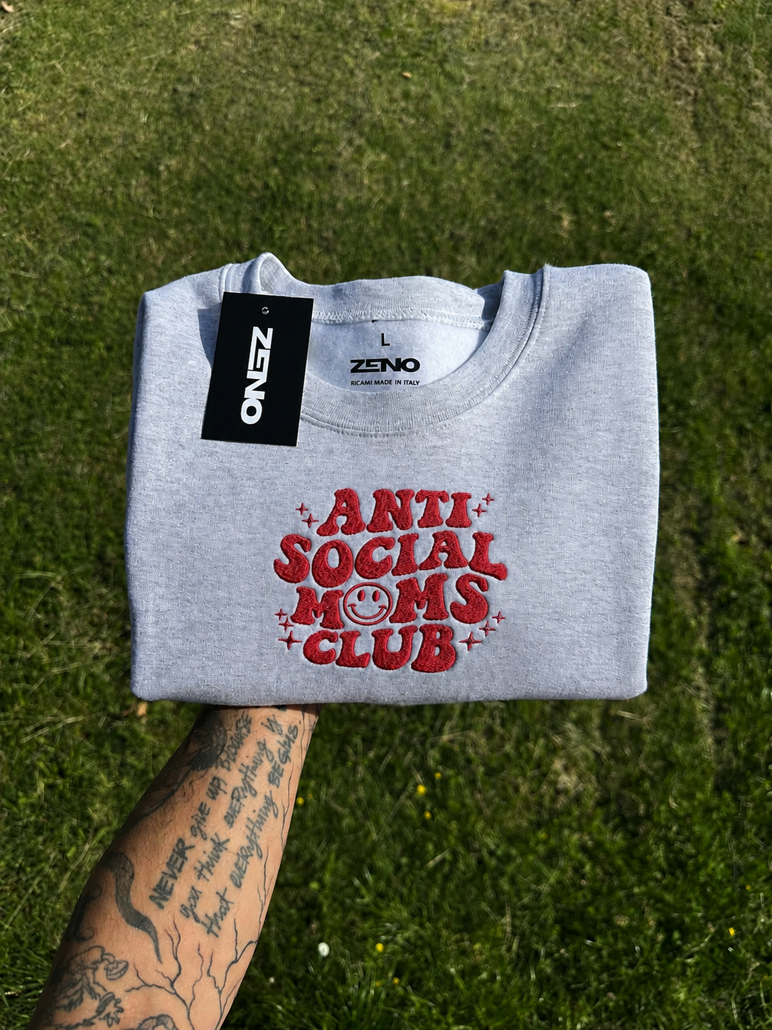 Felpa premium con ricamo "Antisocial"