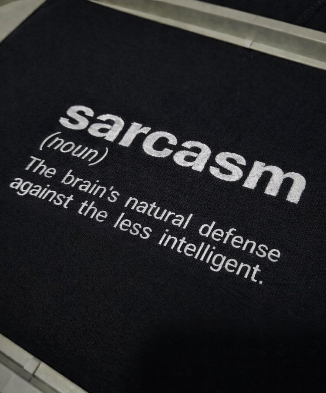 Felpa Premium con ricamo "Sarcasm"