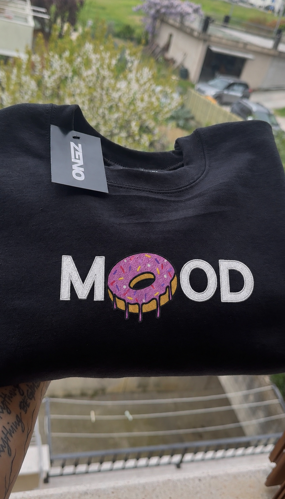Felpa premium con ricamo "Mood"