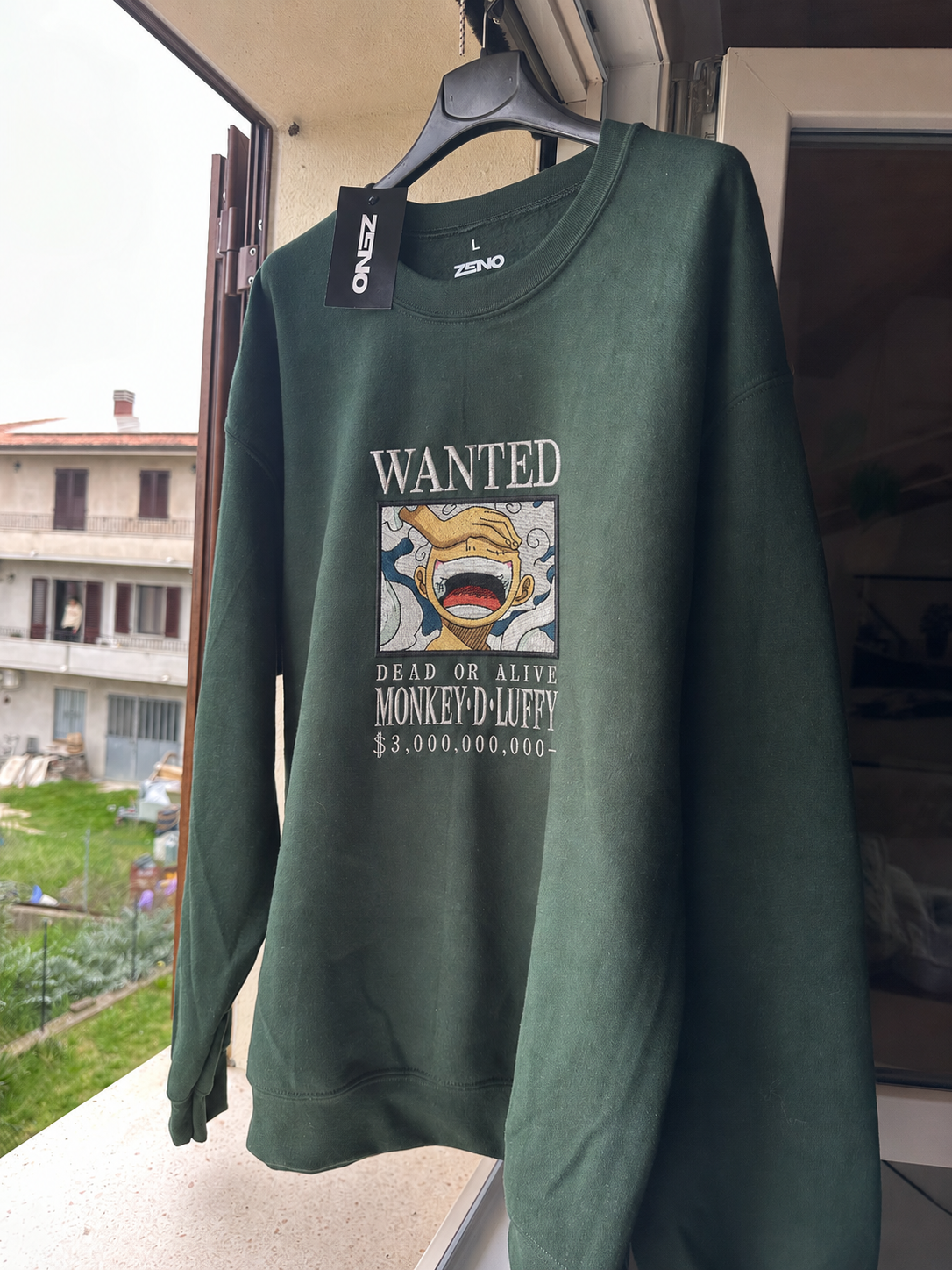 Felpa premium con ricamo "luffy wanted"
