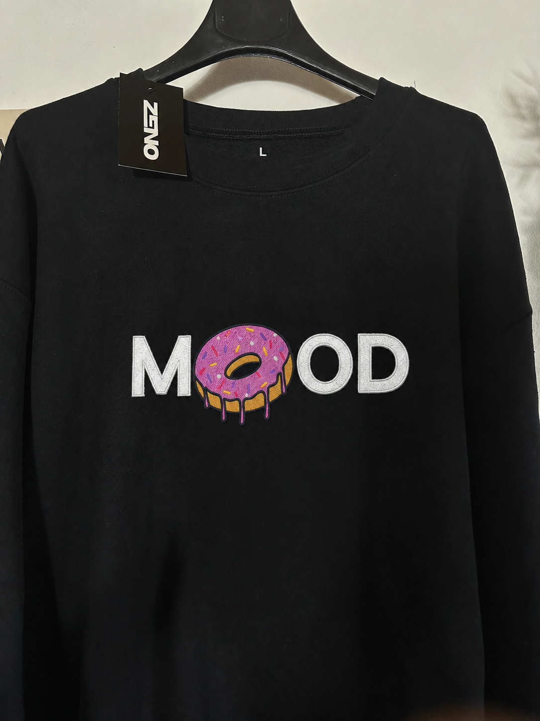 Felpa premium con ricamo "Mood"
