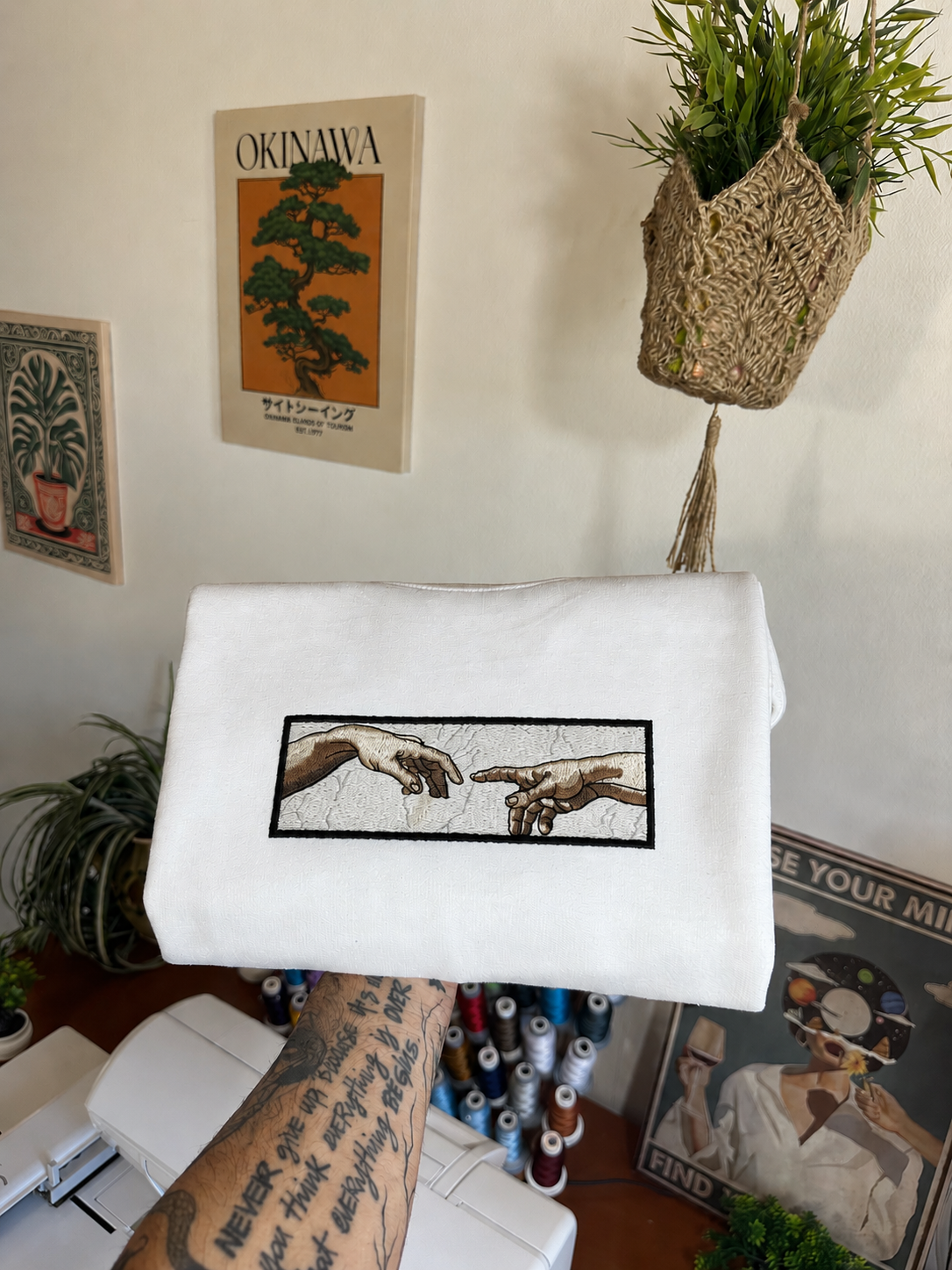 Felpa premium con ricamo "mani di adamo"