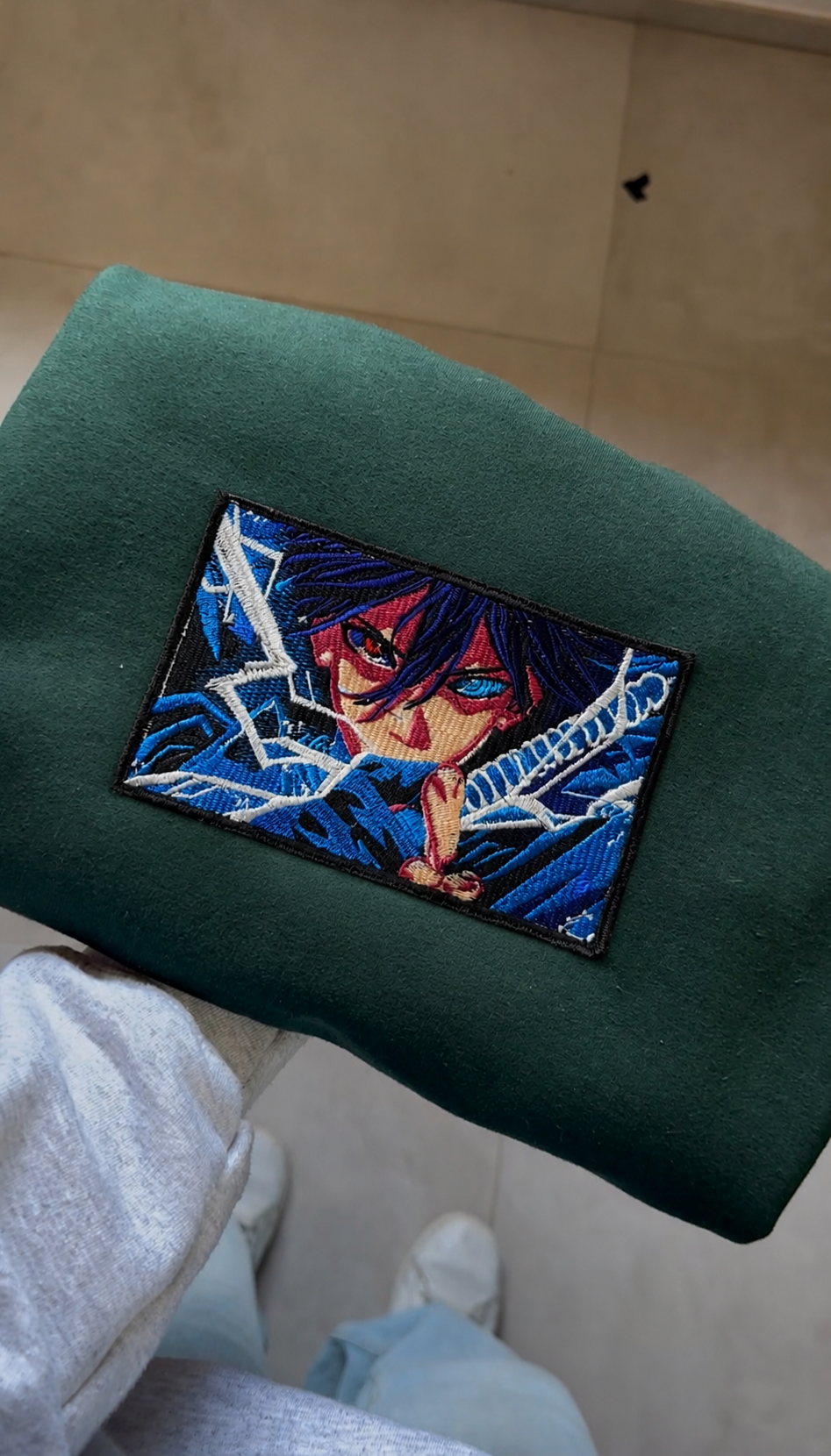 Felpa premium con ricamo "Sasuke"
