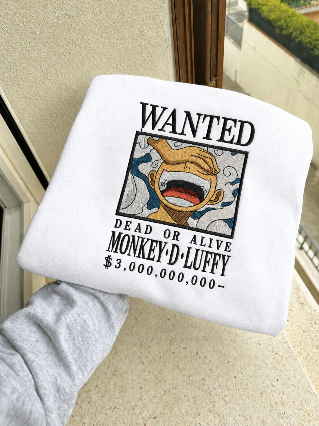 Felpa premium con ricamo "luffy wanted"
