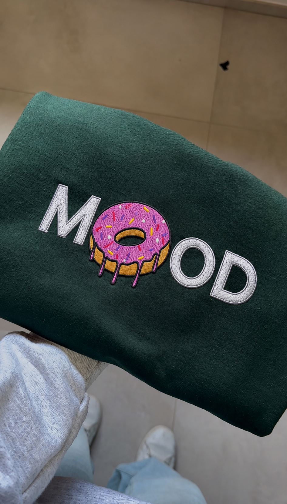 Felpa premium con ricamo "Mood"