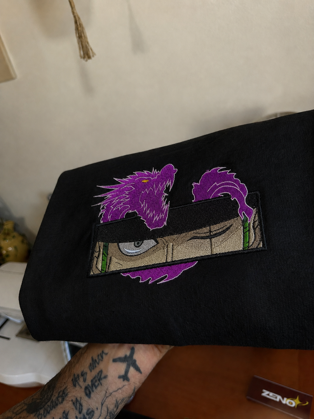 Felpa premium con ricamo "Zoro e drago"