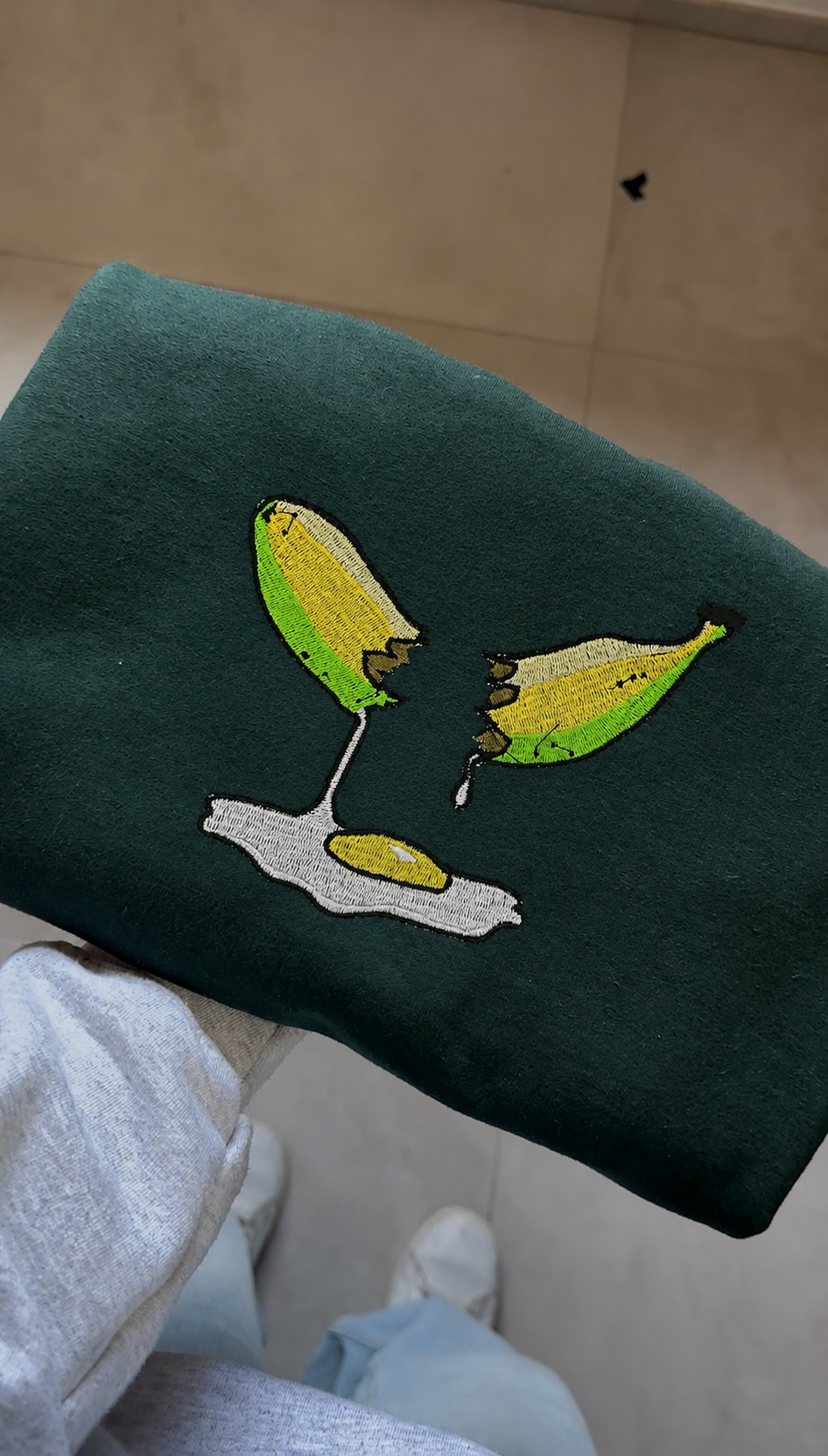 Felpa premium con ricamo "Banana & Uovo"