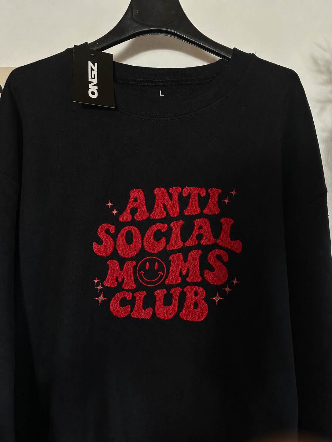 Felpa premium con ricamo "Antisocial"