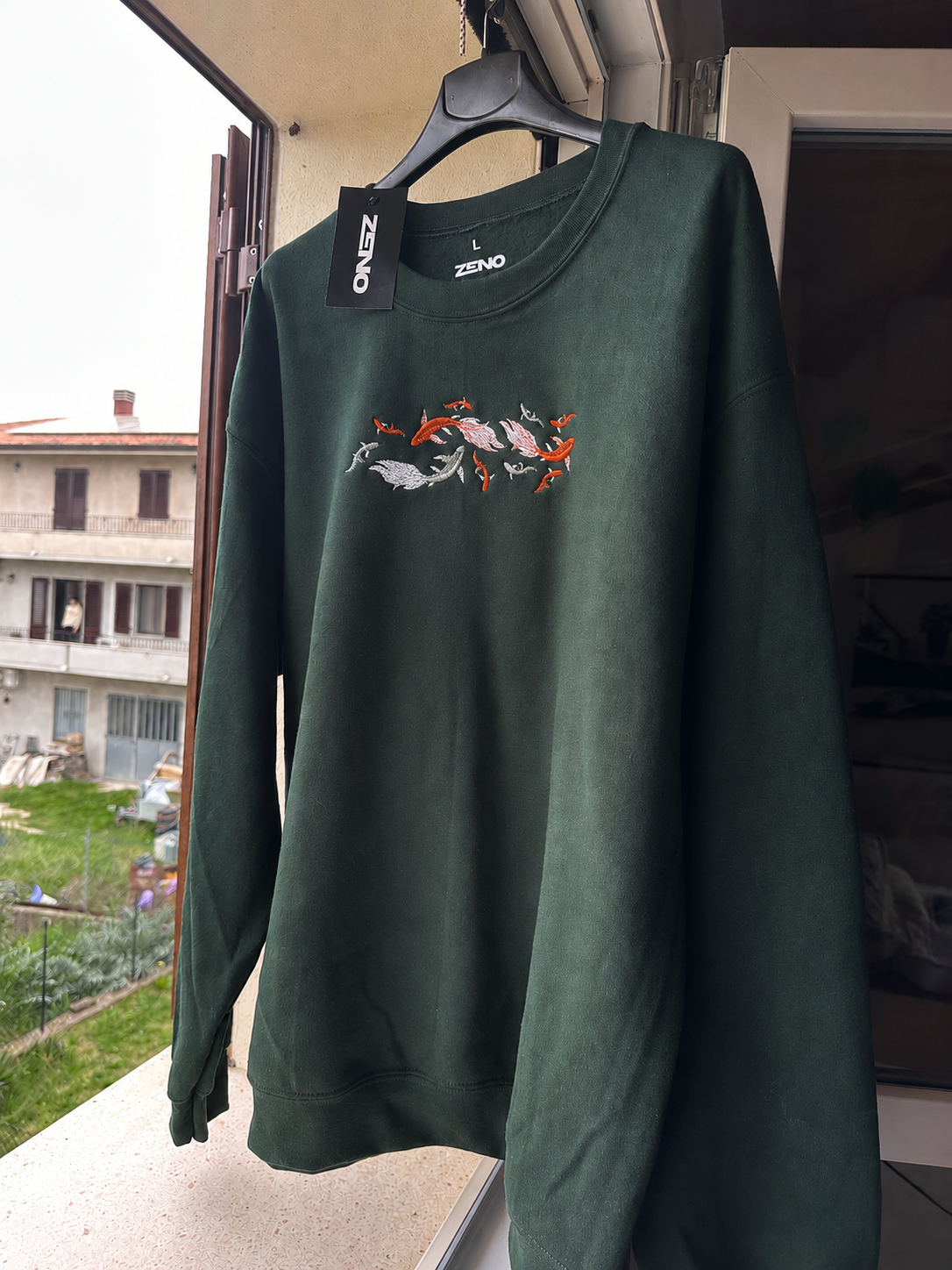 Felpa premium con ricamo "Carpe koi"