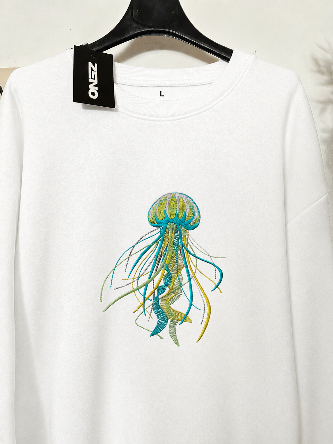 Felpa premium con ricamo "medusa"