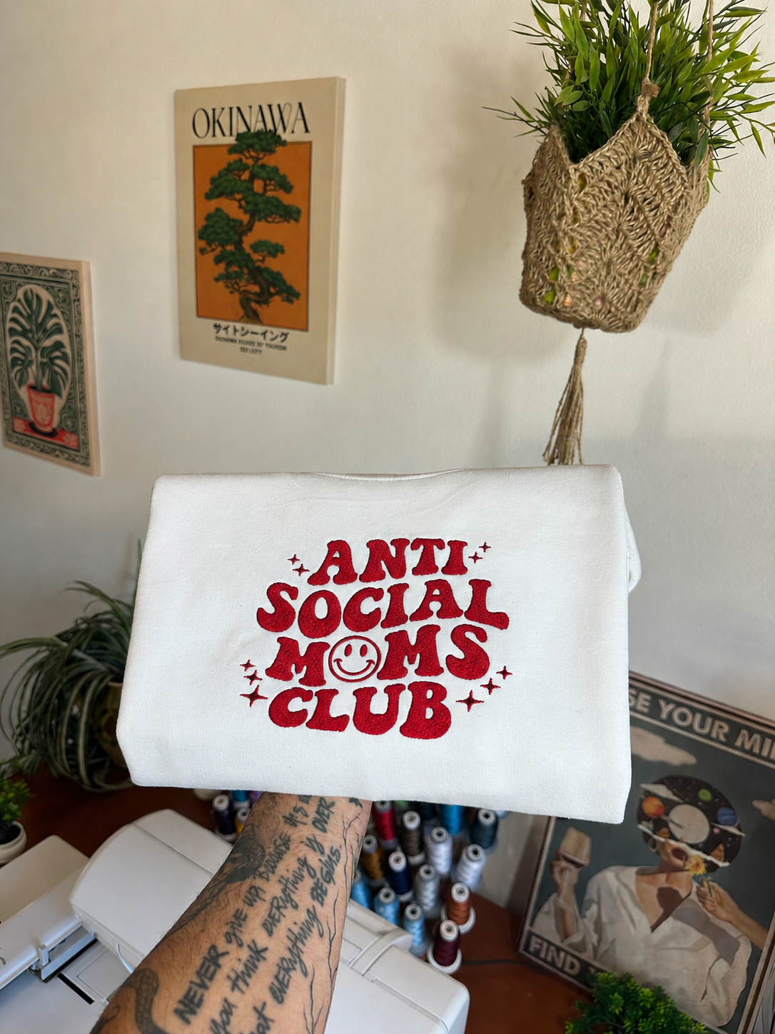 Felpa premium con ricamo "Antisocial"