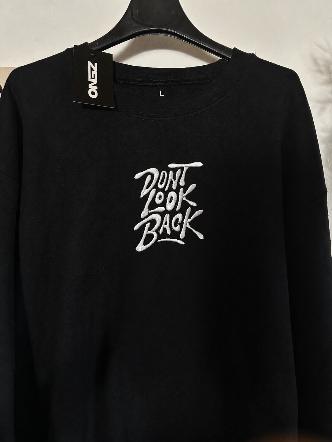 Felpa Premium con ricamo "Dont Look Back"