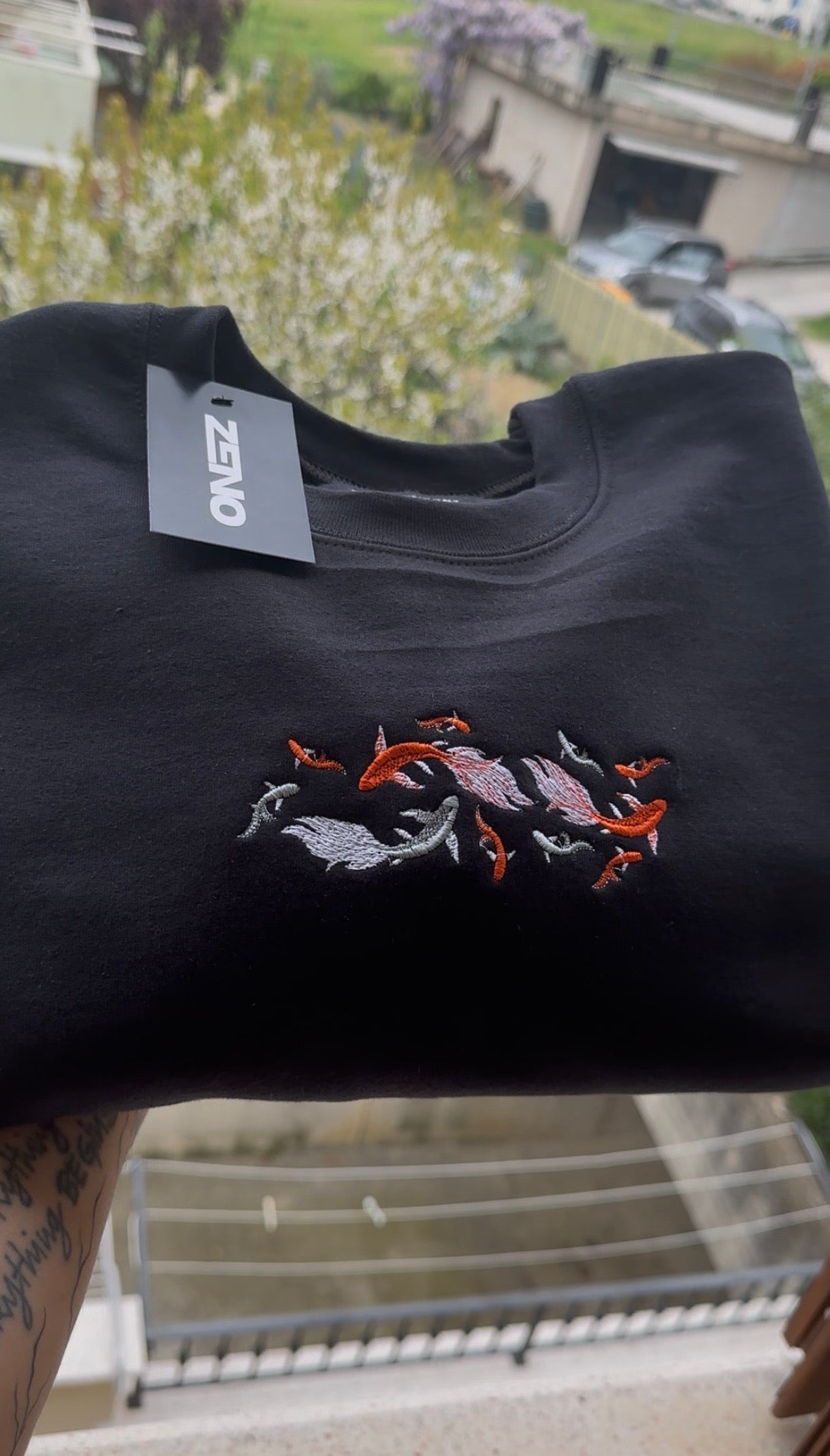Felpa premium con ricamo "Carpe koi"