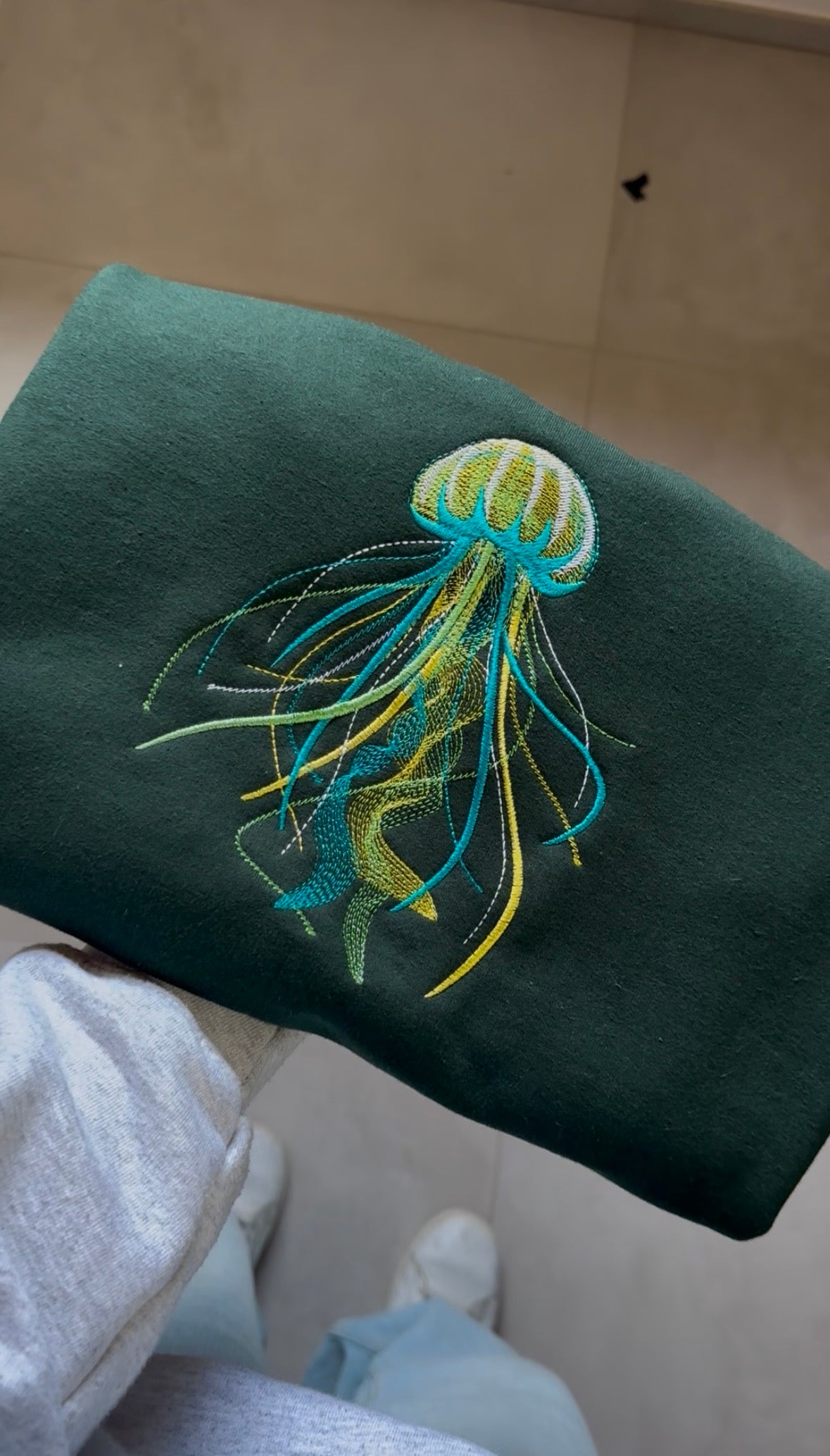 Felpa premium con ricamo "medusa"