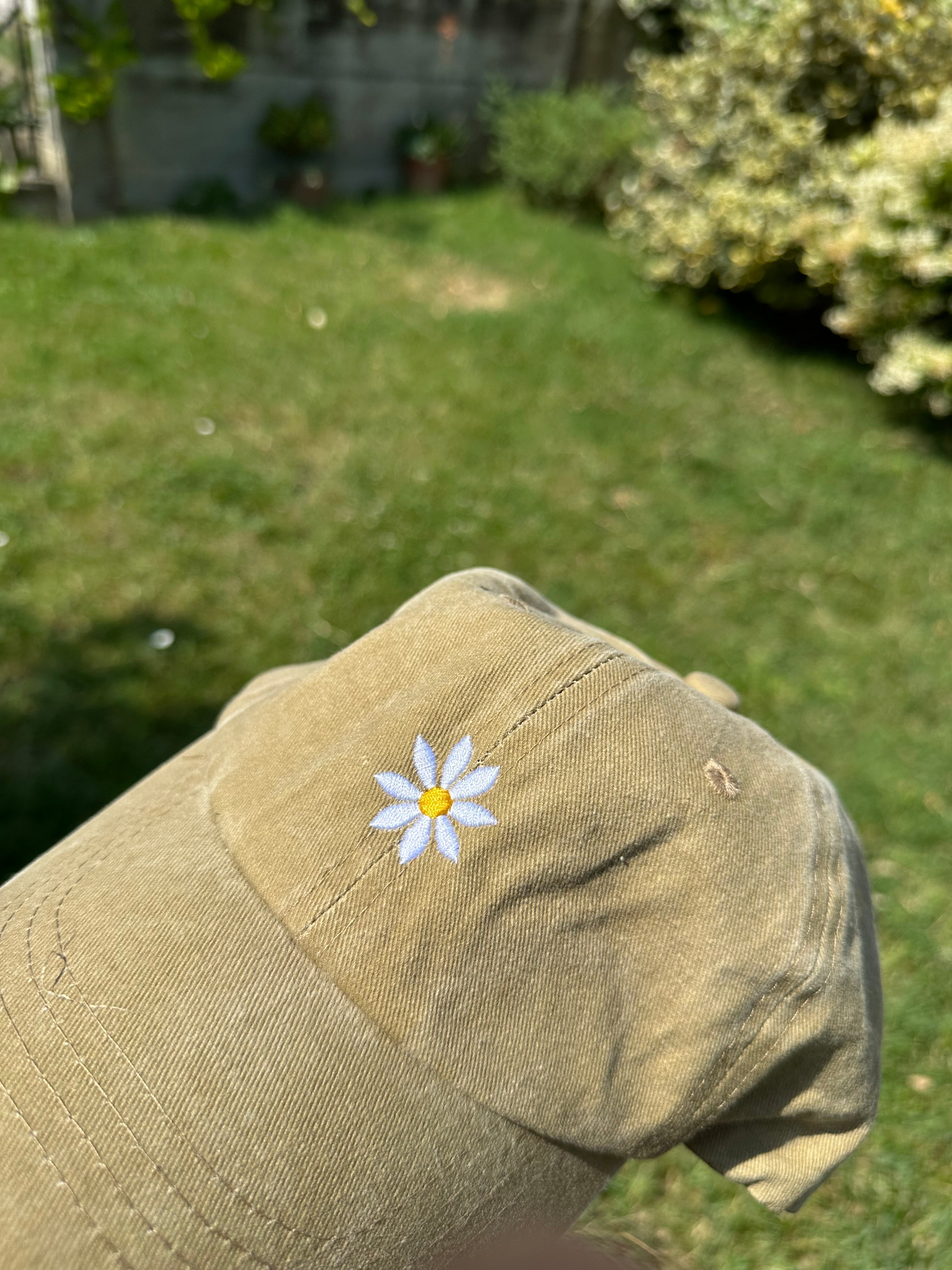 Cappello Minimal con ricamo "Margherita"