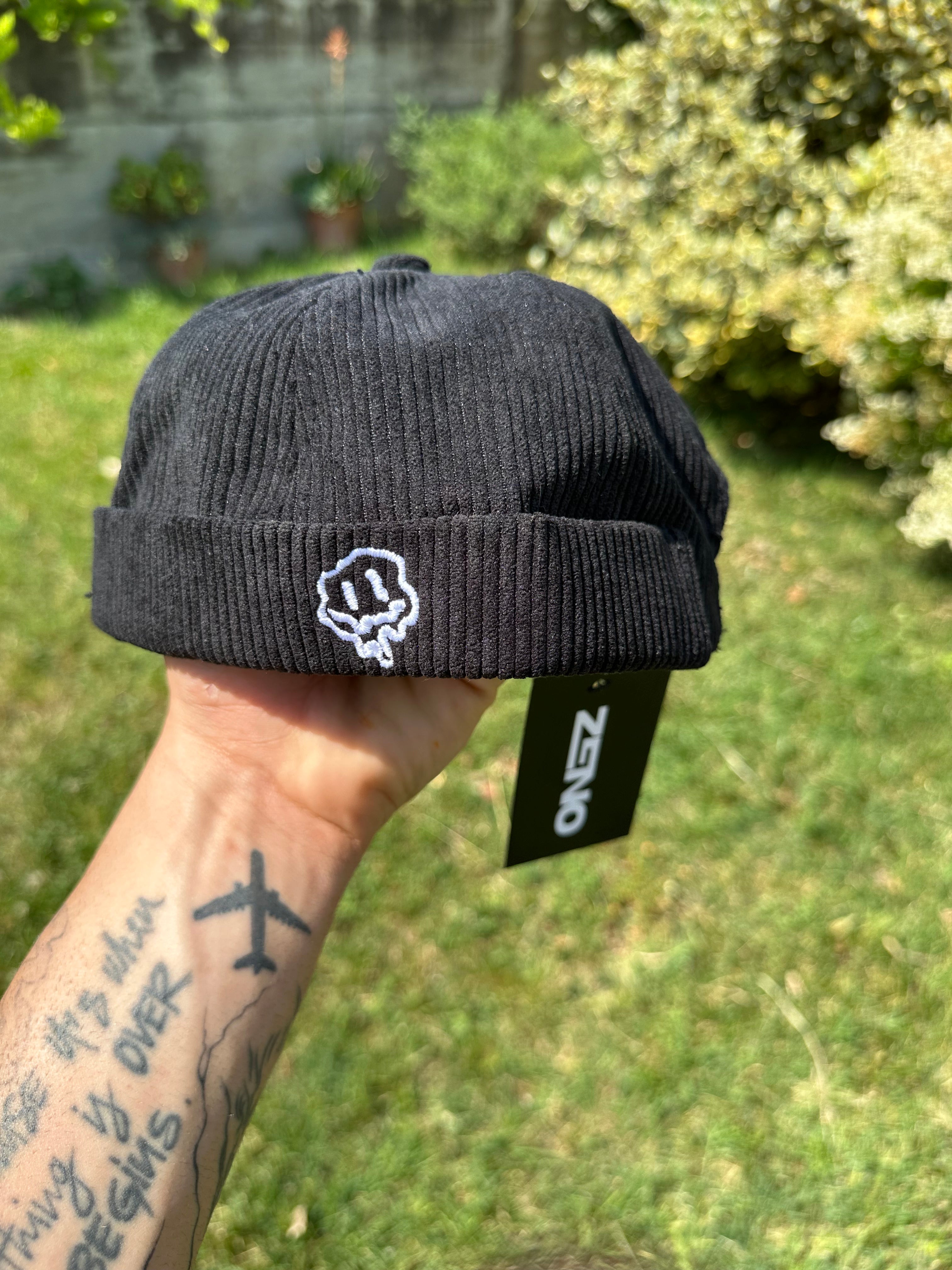 Cappello Minimal senza visiera - a Coste con ricamo " Smile"