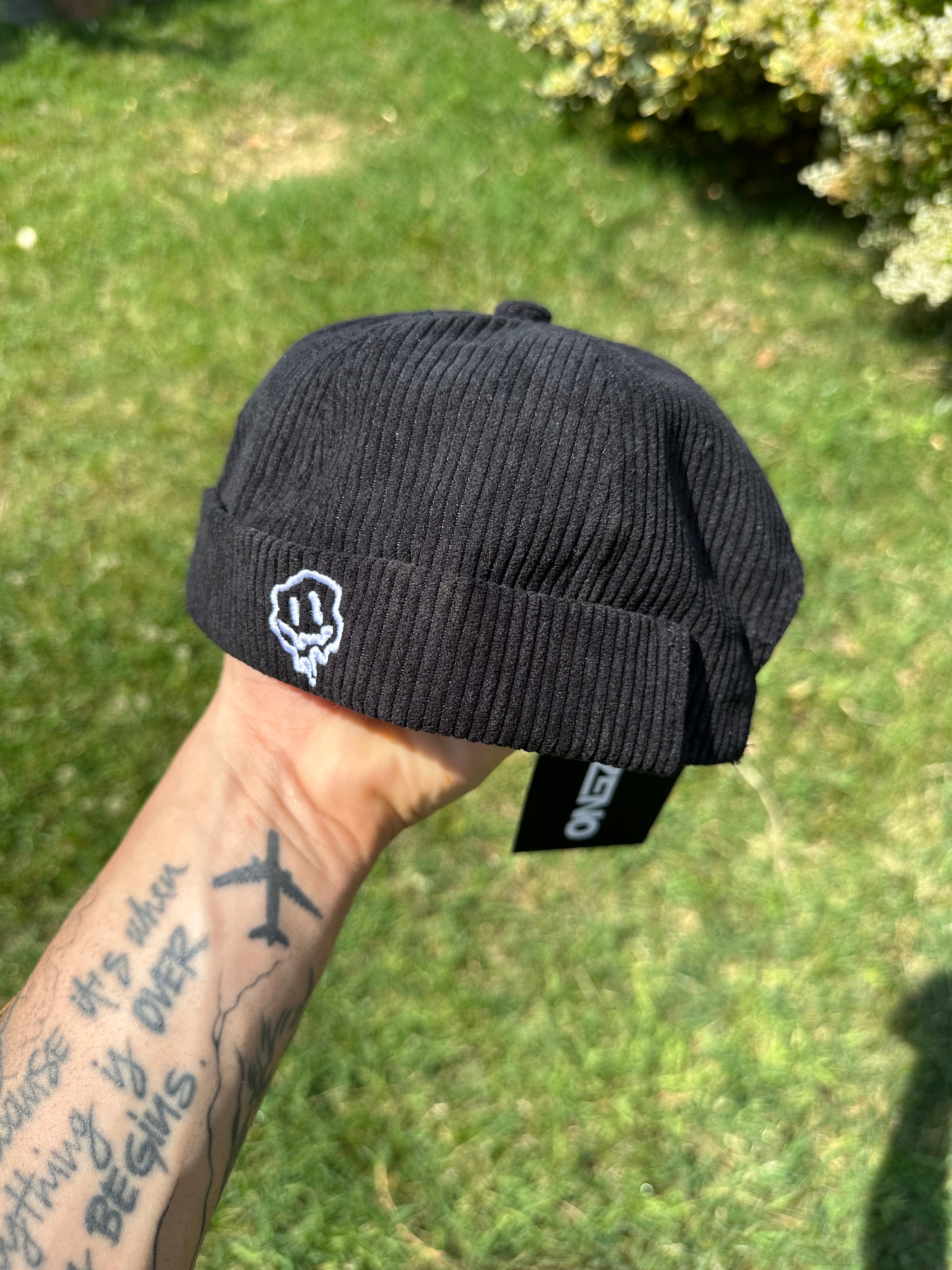Cappello Minimal senza visiera - a Coste con ricamo " Smile"