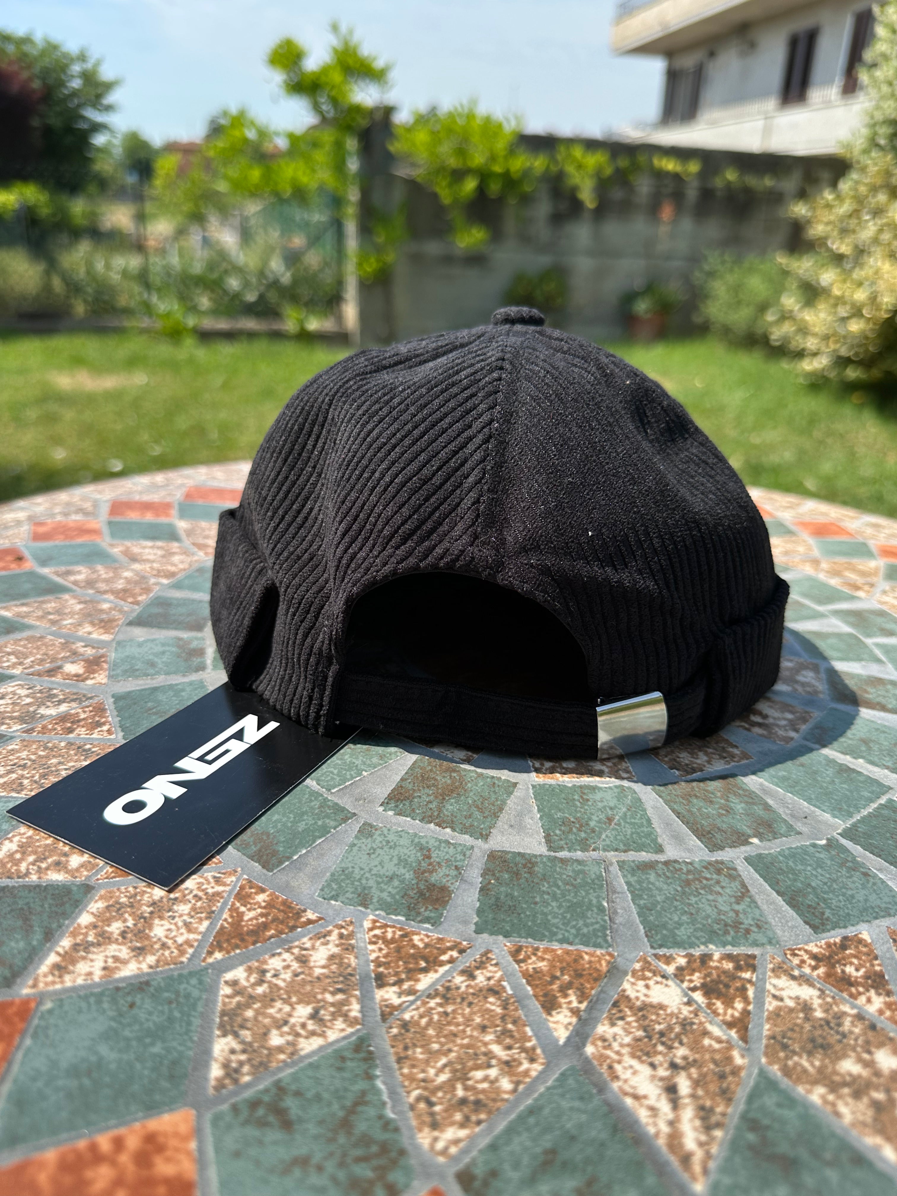 Cappello Minimal senza visiera - a Coste con ricamo " Smile"