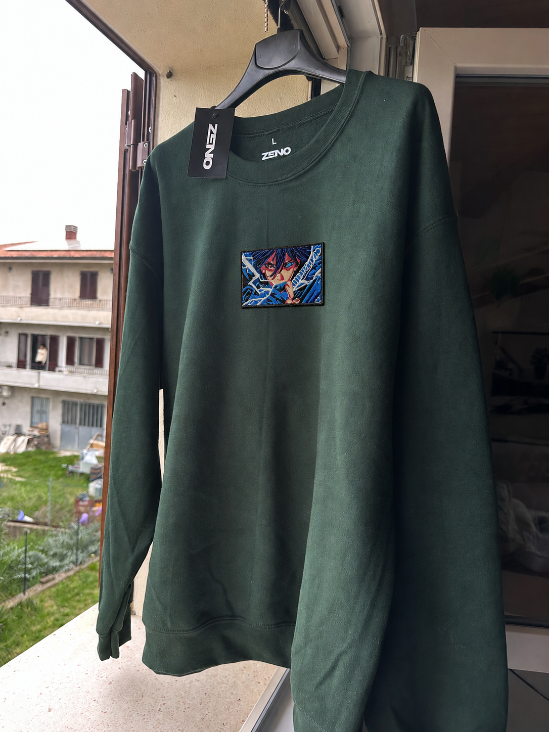 Felpa premium con ricamo "Sasuke"