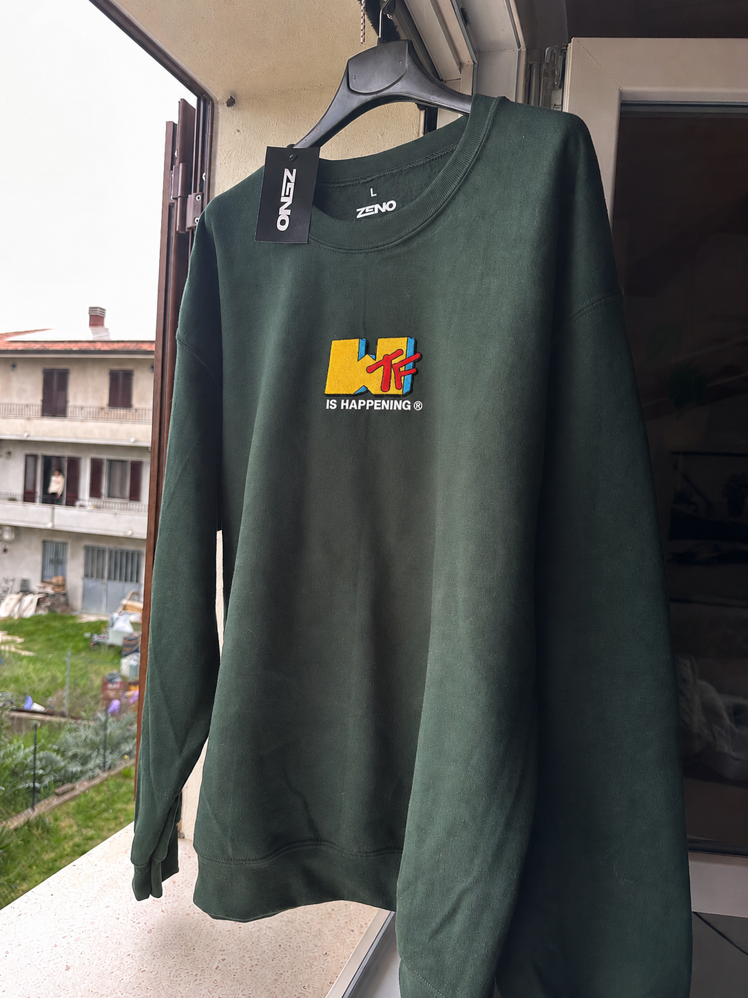 Felpa premium con ricamo "WTF"