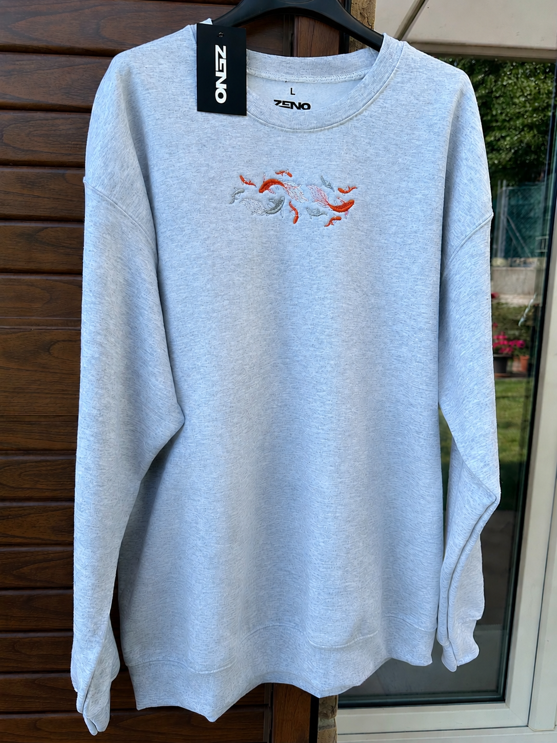 Felpa premium con ricamo "Carpe koi"