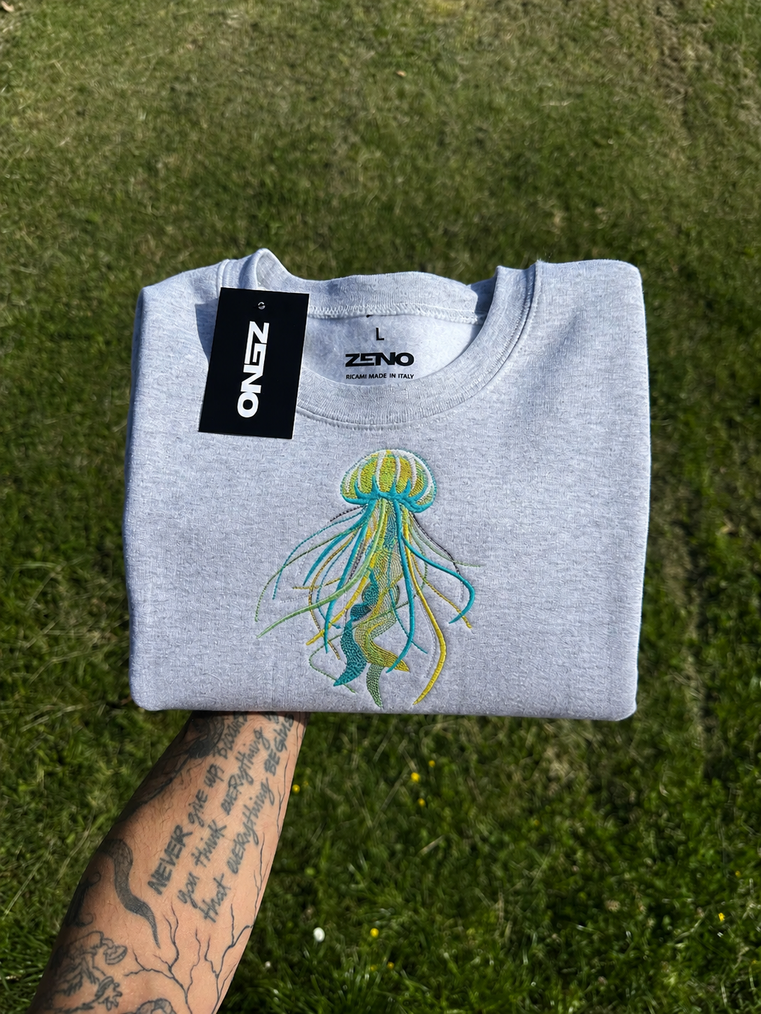 Felpa premium con ricamo "medusa"