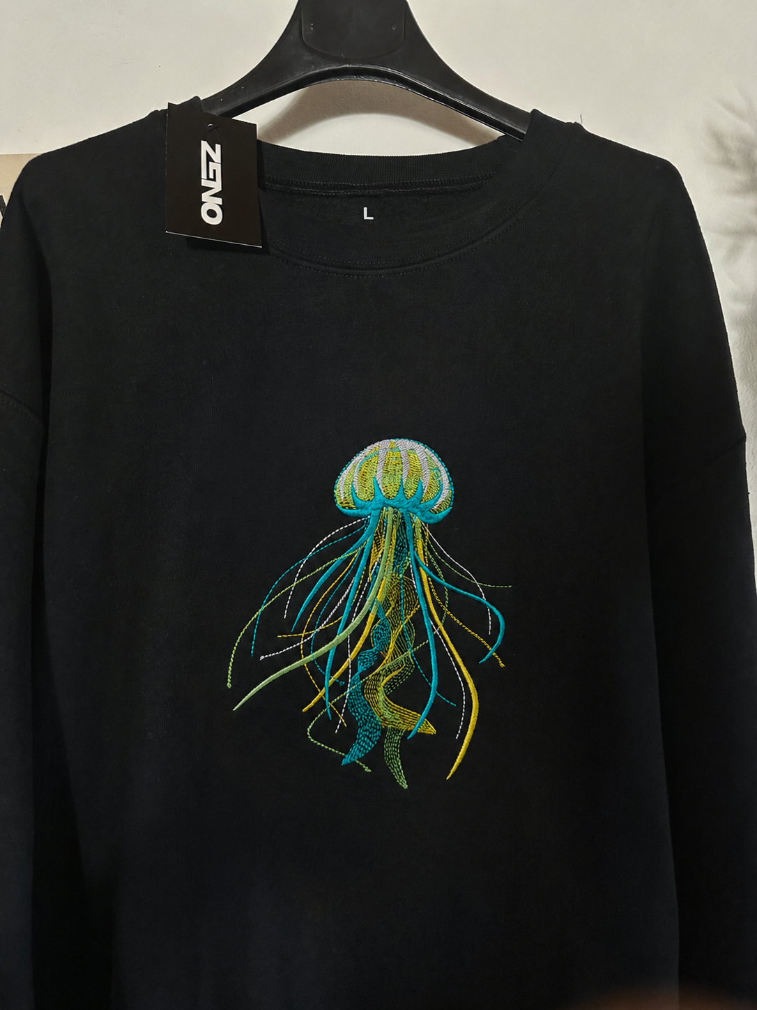 Felpa premium con ricamo "medusa"