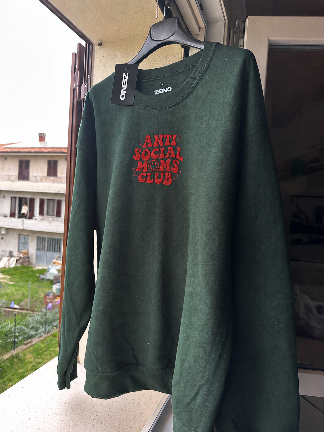 Felpa premium con ricamo "Antisocial"