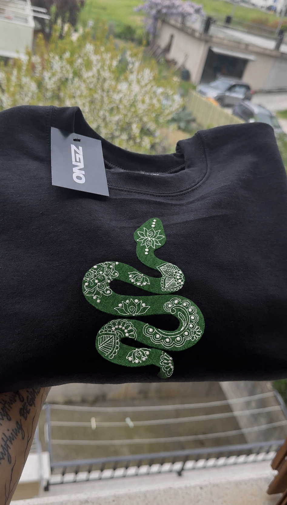 Felpa premium con ricamo "Serpente"