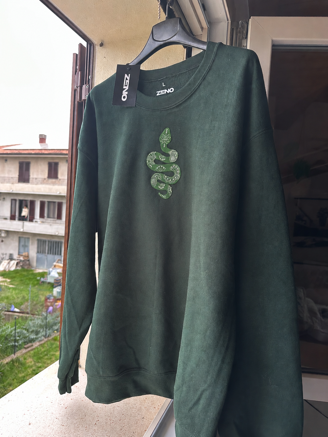 Felpa premium con ricamo "Serpente"