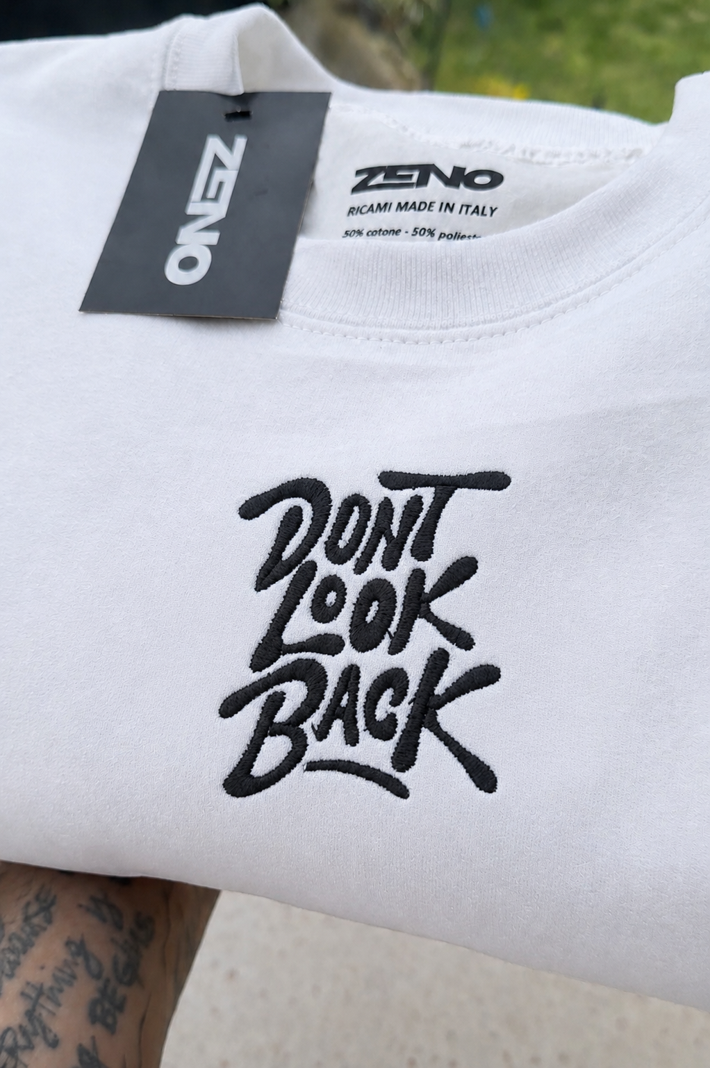 Felpa Premium con ricamo "Dont Look Back"