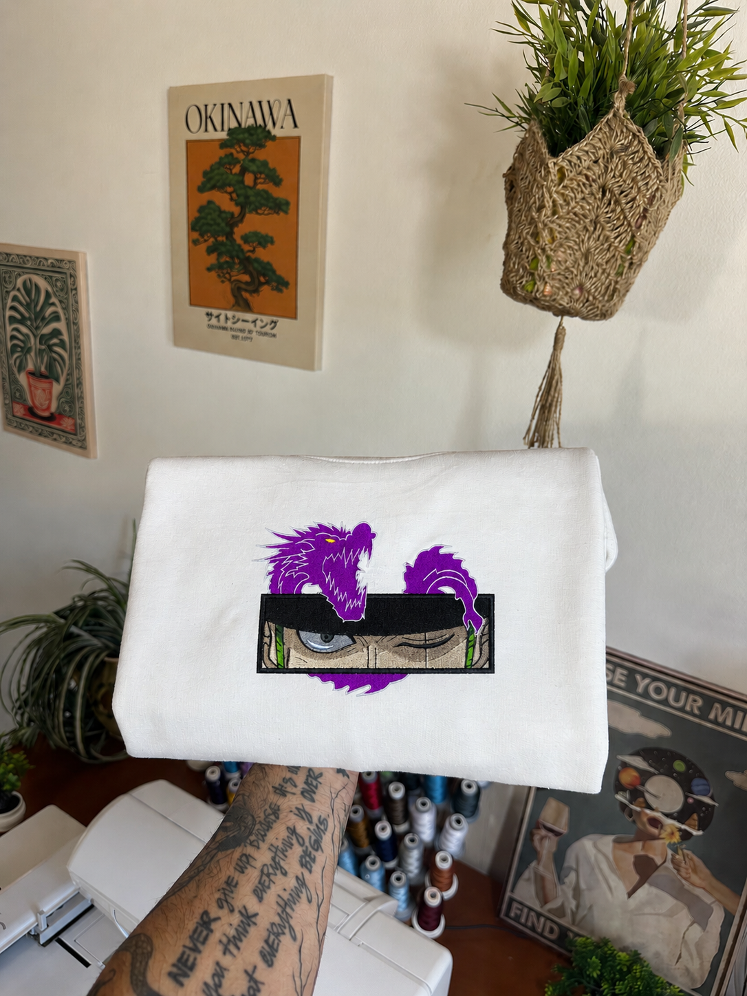Felpa premium con ricamo "Zoro e drago"