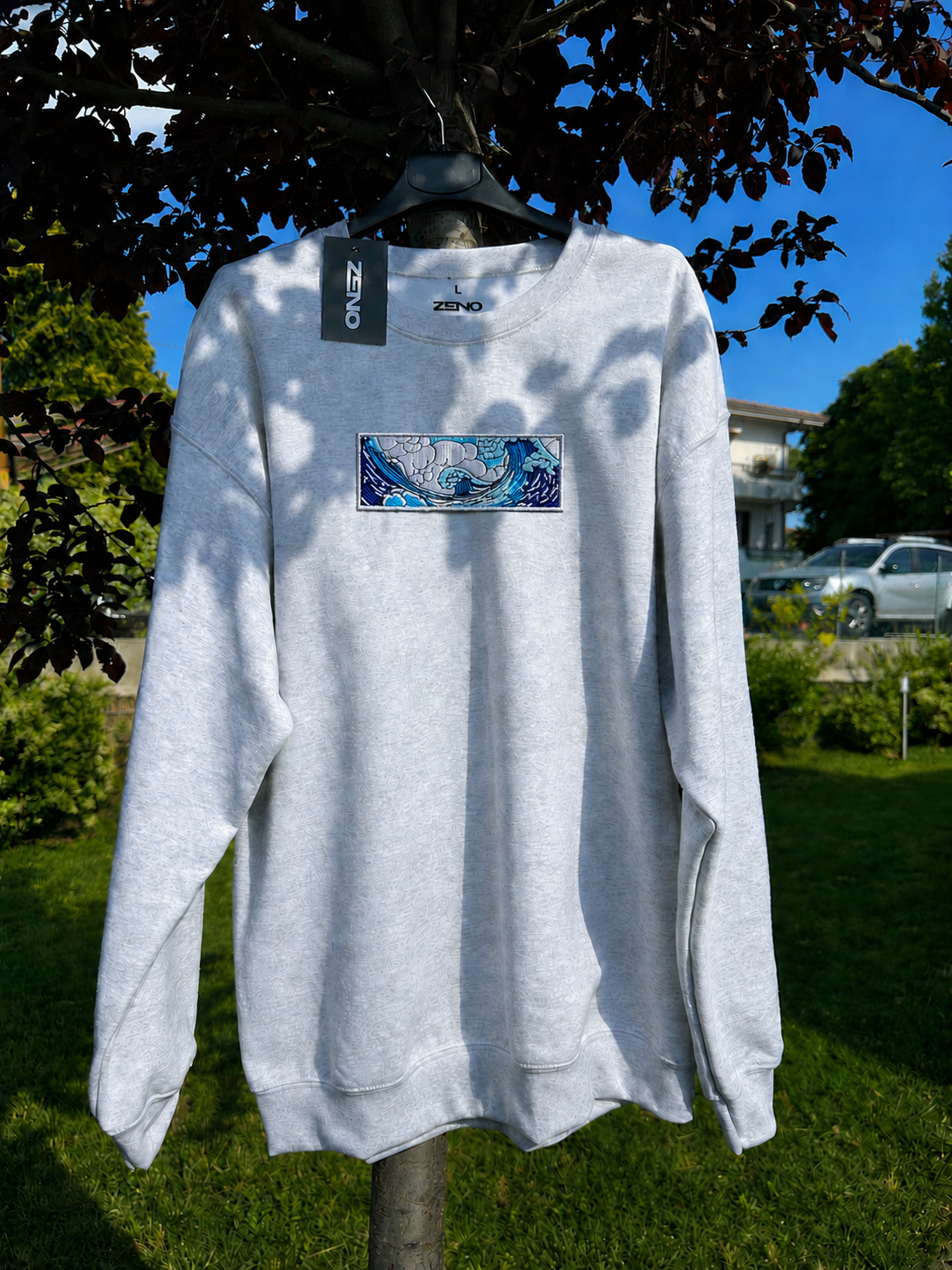 Felpa premium con ricamo "La grande onda"