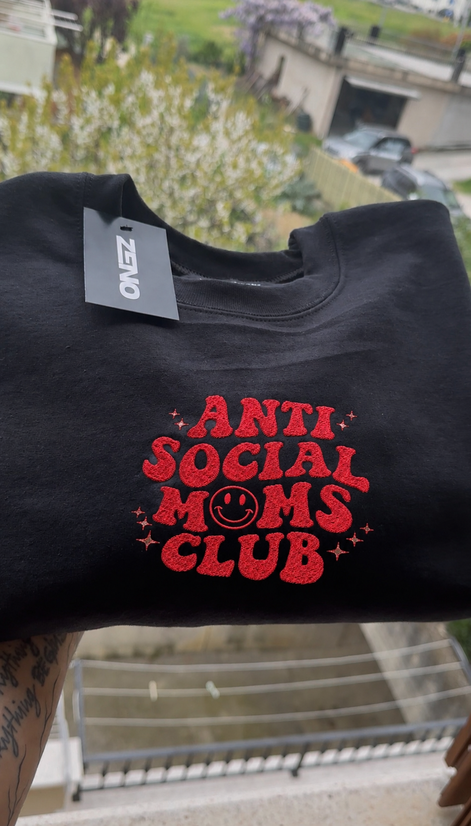 Felpa premium con ricamo "Antisocial"