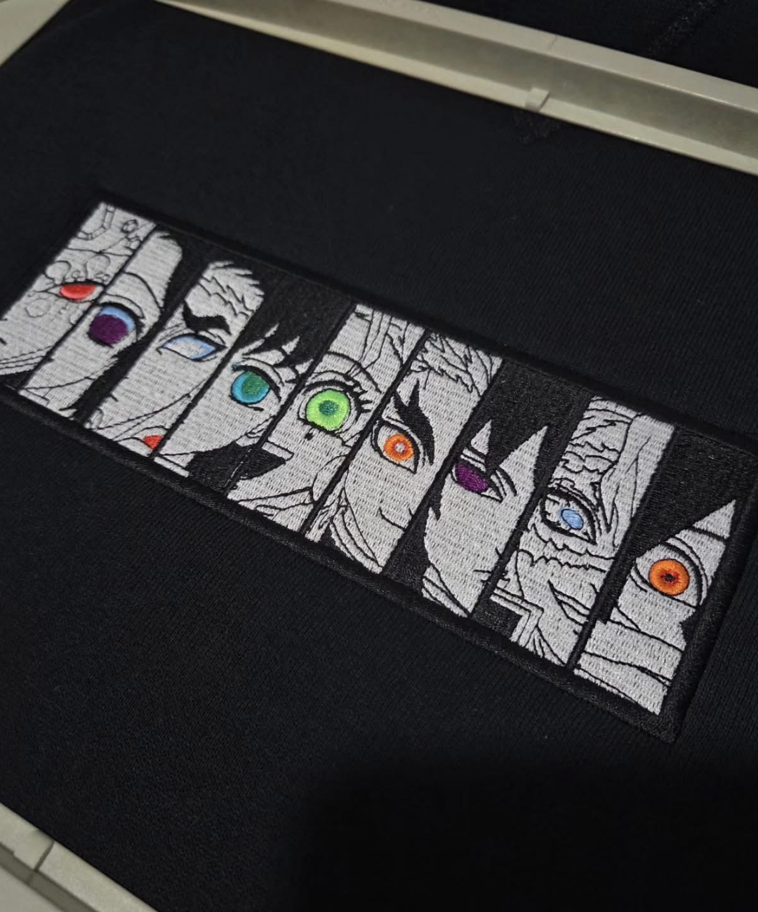 Felpa premium con ricamo "I 9 pilastri"