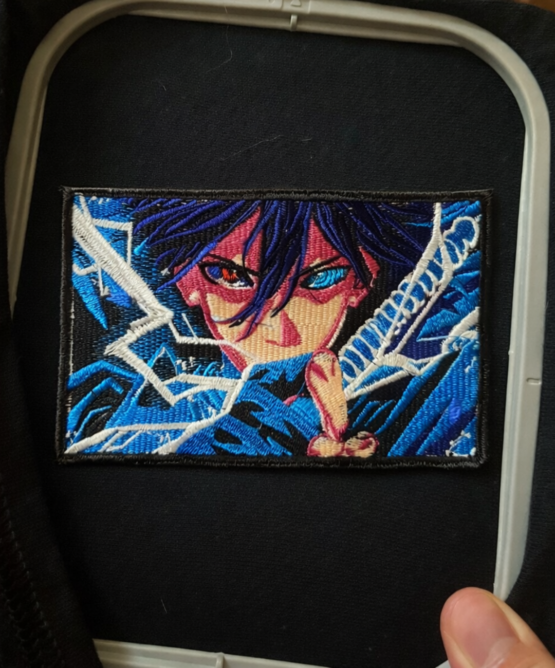 Felpa premium con ricamo "Sasuke"